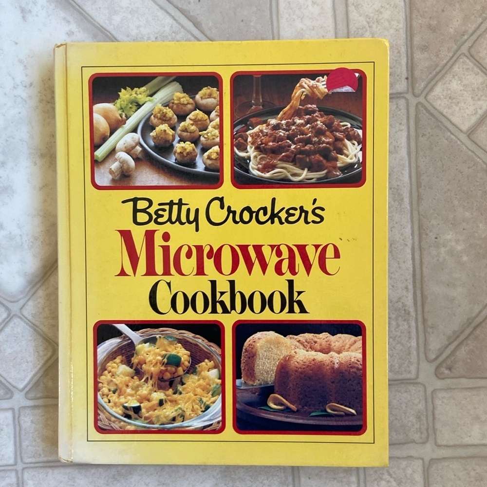 Betty Crocker Microwave Cookbook 1981 Generals Mills